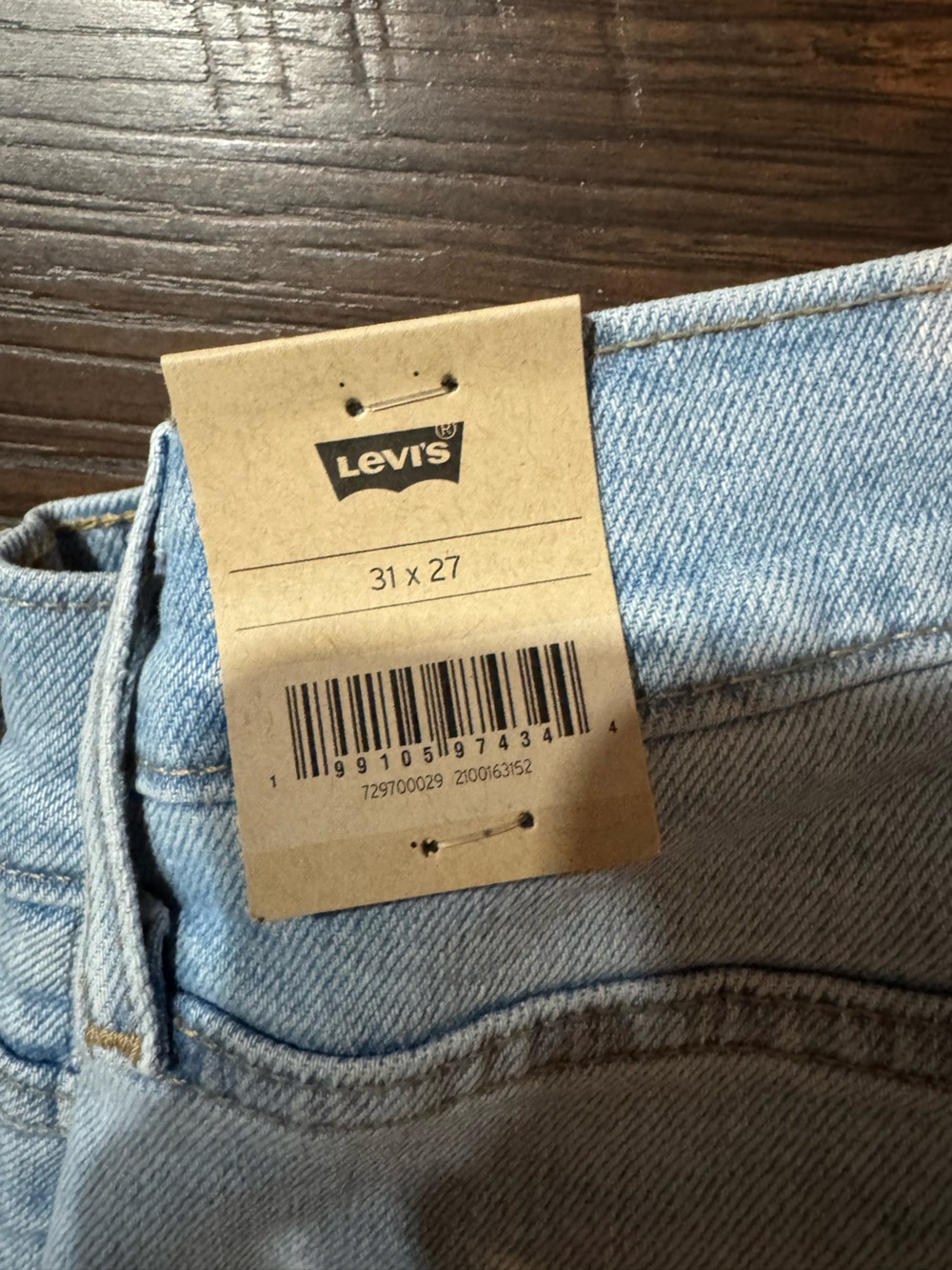 Levi's Light Blue High-Rise Women’s Jeans with Iconic Back Pocket - Picture 2 of 3